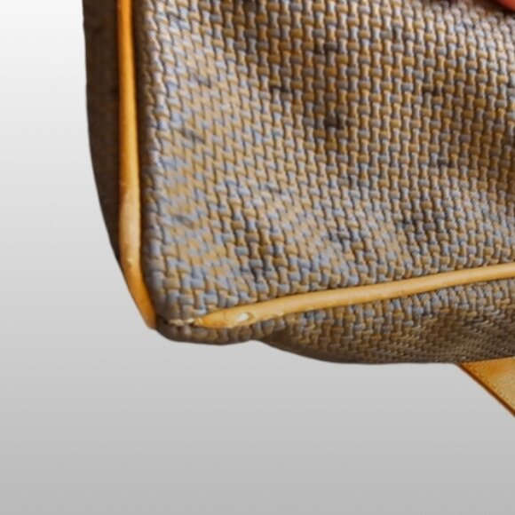 🇫🇷 Yves Saint Laurent Vintage Leather Sling Style Shoulder Bag - RARE! - Picture 15 of 16